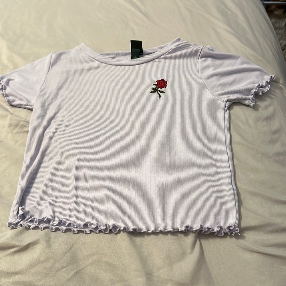 Cropped purple shirt